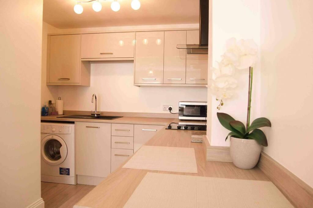 York City Centre, Recently Renovated 2 Bedroom Flat エクステリア 写真